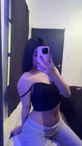 LARISSAEVANSS Public Pic 2