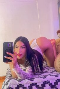 AishaKassandra body bed Pic 5