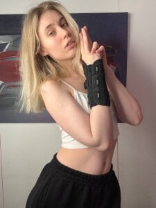 LovelyMiu helling my arm with your likes Εικόνα 9