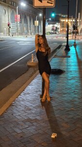 BlondVixen Public Pic 5