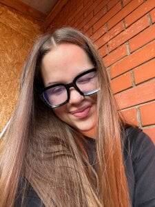 DarlineHendry Cute glasses Pic 5