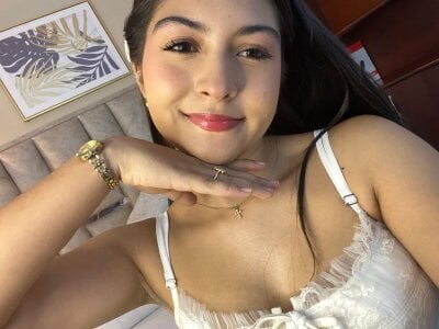 Emelie_Ch1 Small and sweet EMI Immagine  2