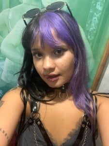 Hela_Strossner Public Pic 3