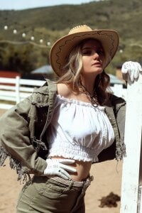 Maily__Trees Public Pic 4