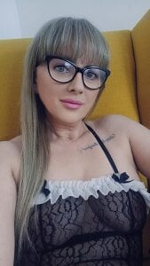 Cougar_Milff Golden Hour 💛 Gambar