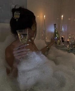 milkbreastsexy Public Foto 6