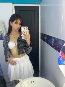 MelodyMansson Good morning, handsome ☀️💋 I’m live from 8:30 a.m. to 3:30 p.m., waiting to wrap you in my warmth, Pic 3