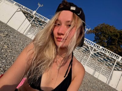 _Anna_Nolan_ Beach bro Pic 2