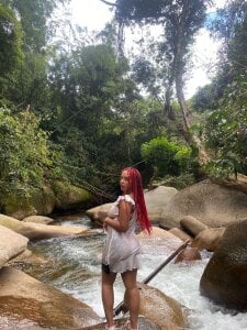 ebony_clyde_