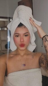 Dapnne_ I feel so sexy after the shower Pic 2