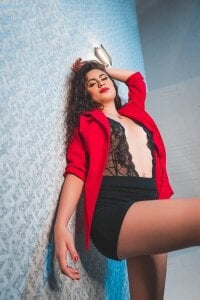 Caroline_Jons Public Pic