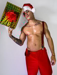 ❤️‍🔥 Desire also wears red… this Christmas 🎅🔥 de joseph_boy  4 Imagens