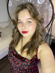 Anna_Nicol teasing witch Pic 5