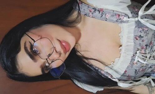 EmmaColliinss natural girl Pic 4