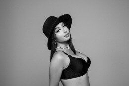 Electra_Joness White and black is nice too Immagine 