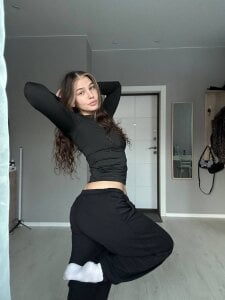 Anna_Six Public Pic 4