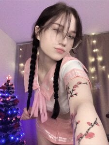 esenue selfie? Pic 4