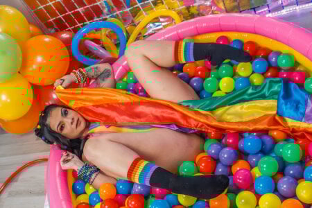 sofiaalarson DO YOU LIKE THE COLORS? 🌈🔥😍 slika 2