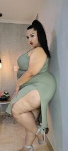 Do you like it better with the dress or without it? 🔥🔥 de Clarigil  7 Imagens