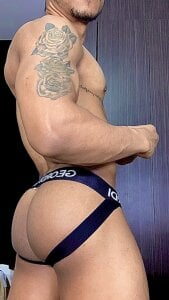 chris_adam97Public图片 2