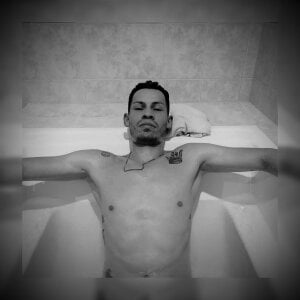 Debora_Leonidas Public Pic 2