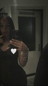 LadyyinRed Public Pic