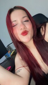 Missy_22_ Public Pic 5