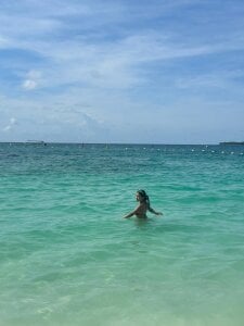 sarayu-Happy on the beach图片 2