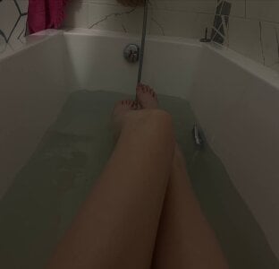 AveryBerkson kullanıcısının my sweet feet🥰 albümü -  fotoğraf