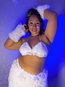 SeleneGibson__ ✨ Winter Tease Pic 2