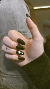 SpencerMontgomery my nails 🖤 Pic
