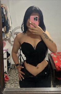 agata_Anderson Public Pic 6