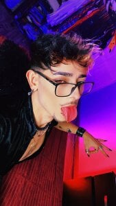 dominik_eclipsex BROKEN GLASSES Pic