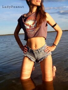 LadyPeanut Public Pic 6