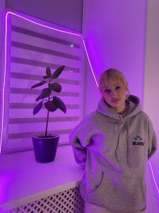 LolaStussePublic图片 4