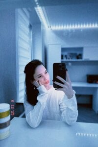 LornaBuffkin I'm sitting here in blue Pic 2