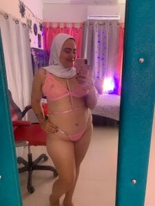 MarianFadel Between lights, lace and skin... my most naughty part hides 🔥🥵 Pic 2