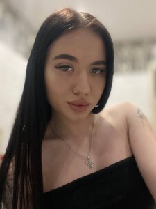 L1llian_Lee Public Pic 3