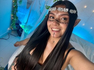 Sofia_lovee0 Elf for a day hehehe 🍂 Pic 4