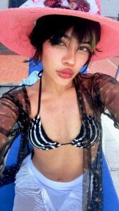 sweet_Samx On the beach Gambar 4