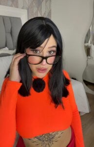 anais_cooperのVelma Cosplay 🧡🧡の 6枚の写真