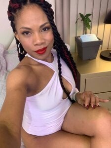 LailaDavidson Public Pic 4