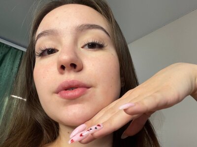 LisaSmiths new manicure Pic 4