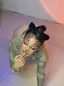 brandi_bae1 I saw a cute kitten✨💕 Pic 5