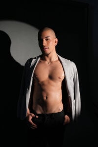 Bruno_Rangel Desire between shadows Bilde