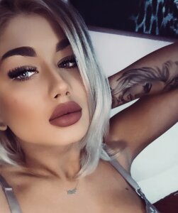 Julia_C Public Poză 3