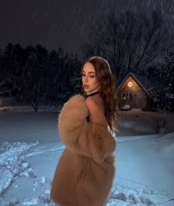 IsabelleDiorr a cute flower that needs to be taken care of зображення 4