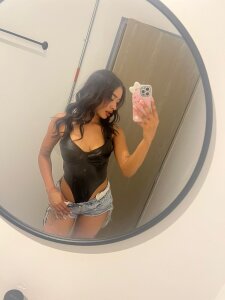 Brunette_Kash Public Pic 2