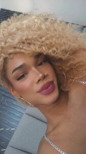 NaomiSteward Glances that tempt you, but don’t promise a thing 🍒 Bilde 2