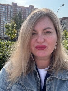 Amelia-Diamond Public Pic 4